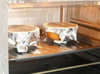 step7: 以錫紙或耐熱的保鮮紙包好後，以明火煮滾一鍋水，開中火蒸16分鐘　或　預熱蒸焗爐至100℃，蒸16分鐘。