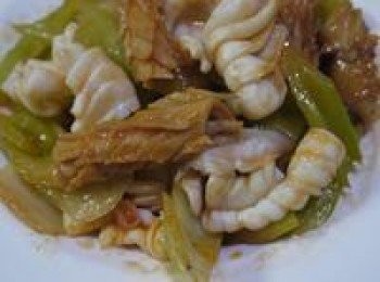 step3: 灑上少許鹽巴調味，完成番茄炒雙鮮。