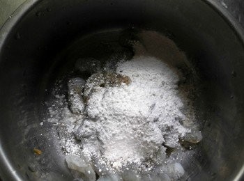 step6: 蝦仁洗淨後加醃料醃5分鐘