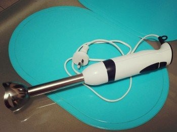 step4: 然後用手動攪拌器，打成蓉.