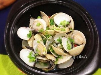 step5: 灑上蔥花及幾滴香油，便可上菜囉！