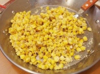 step15: 把玉米粒攪拌攪拌就可以吃啦:) 味道好衝突呀~~~~ 起士奶油香..又辣辣酸酸的~~~ 還真是有麻藥的fu呀!!!!