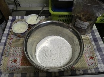 step1: ★粉類過篩備用，220。C預熱焗爐