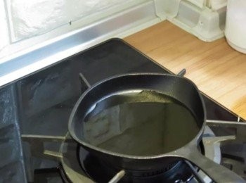 step4: 油就是要這麼多，千萬別少放了(都維持中小火即可)