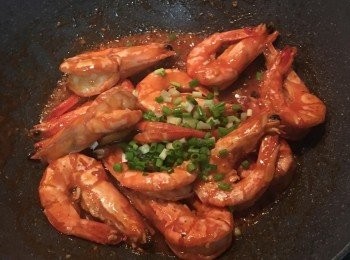 step7: 起鍋前灑上蔥花,拌勻即可.