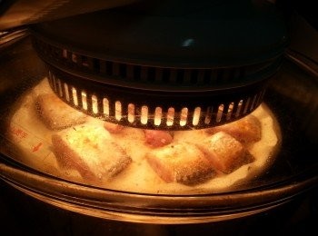 step3: 預熱光波爐200c,用高架,先波10分鐘,再反轉波10分鐘