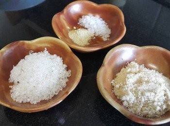 step5: 糖, 胡椒粉,鹽,雞粉加入清水