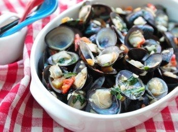 step7: 紅茄丁塔香炒黑蜆香噴噴上桌!