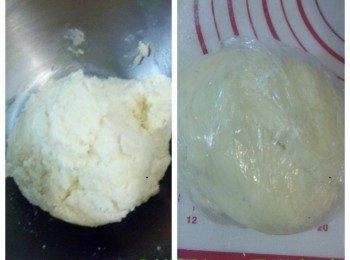 step5: 不需用力搓滑，成糰就可以，用保鮮紙包好雪30分鐘