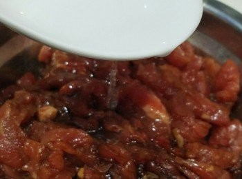 step2: 牛柳用【<span class="group_3">牛肉醃料</span>】除了油醃最少 15分鐘，再加油