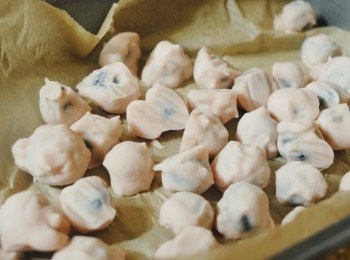 step4: 乳酪凝固後，可將frozen yogurt放入密實袋，放入冰箱，就隨時都有健康小吃囉！