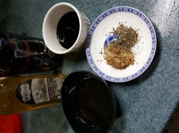 step3: 將<span class="group_2">調味汁料:</span>橄欖油1湯匙,意大利黑醋2湯匙,黑胡椒粉1茶匙,砂糖1茶匙,鹽半茶匙拌勻後,用作加入蕃茄沙律中進食即可(汁料亦可自行調較到個人喜愛的味道)