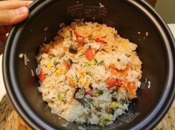 step7: 加入芝士、適量的鹽和胡椒調味即可享用。