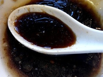 step6: 將醋調料放在碗裡攪拌成醋汁淋。