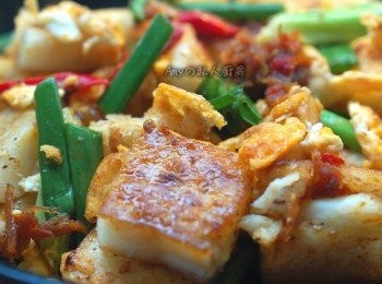 step4: 起鍋前淋上醬油膏，加入XO醬拌勻即可。