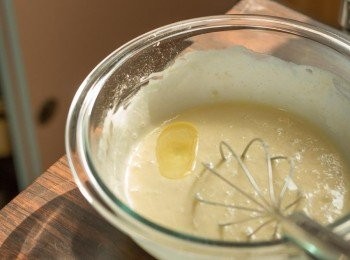 step4: 最後加入菜油拌勻，靜置至少15分鐘再煎