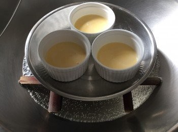 step4: 隔篩倒進碗內，蒸8－10分鐘。