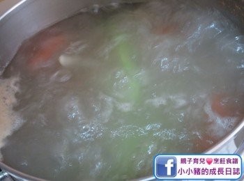 step5: 待滾起時，先用大火加蓋煲約15分鐘~