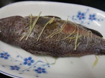 step1: 將石班清洗，隔乾水份