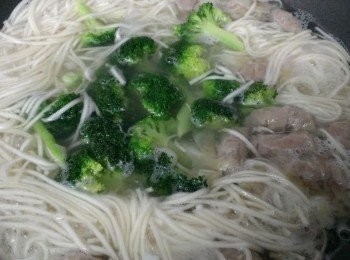 step3: 餛飩熟了~下青菜