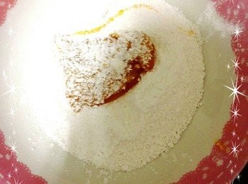 step7: 再把沾好蛋液的雞丁沾上地瓜粉.