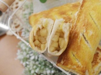 step9: 一口咬下的柔軟口感真讓人愛不釋手!!! 酥脆的吐司還有帶著淡淡肉桂香氣的蘋果丁~~好喜歡^^