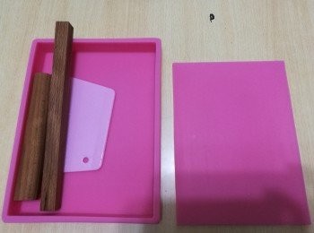 step2: 棉花糖太大顆的話，先剪成小塊。