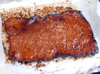 step6: 豬肉乾會收縮，在上面塗一層蜜汁 （蜂蜜+水拌勻），可灑上白芝麻，再放入焗爐上層，近發熱線，再焗數分鐘，反轉另一面又焗數分鐘，至肉片結實及顏色變深即成！（豬肉會縮小一半）