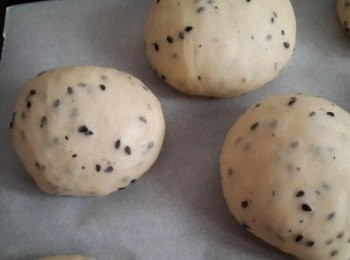 step4: 再將麵糰分成每個60克的小麵團靜置15分