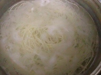 step4: 五木細關東麵~小包裝 每一束麵正好符合一人的份量，精雕細琢的麵條，從口感到滑順度，讓您體認到吃麵的感動。 約4人份用量，每一束麵正好符合一人的份，份量好掌控，想煮多少就煮多少！