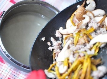 step3: 再放入洗淨的白米中