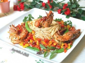 step10: 美味,健康又好吃的「時蔬海大蝦義大利麵」就完成囉。