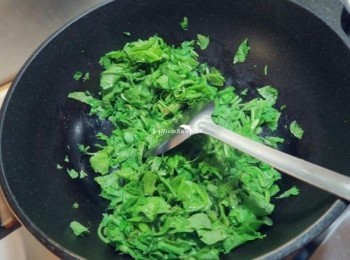 step3: 放入莧菜拌炒