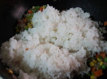 step7: 加入白飯同炒