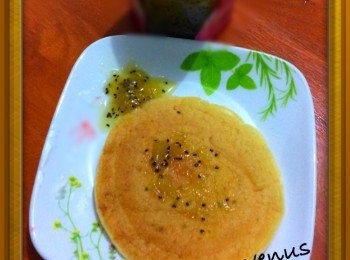 step2: 将煮好的奇异果酱搽在热松饼上味道更甜美。