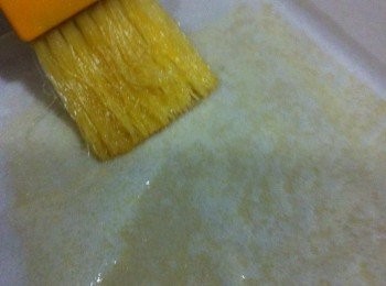 step2: 把咖哩粉，雞蛋和牛油打發均勻。