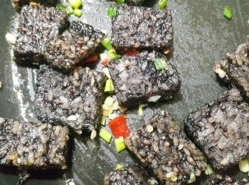 step3: 將步驟一倒入步驟2拌勻灑上胡椒鹽完成