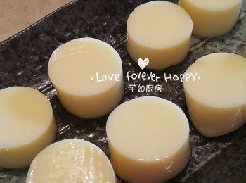 step2: 玉子豆腐切段, 放在碟子上
