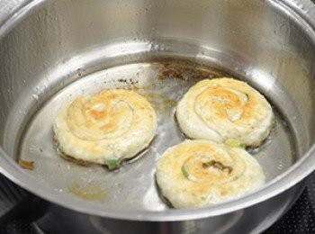 step18: .煎熟後，喜歡乾爽一點口感的，可以再放入烤箱烤個3分鐘，更清爽不油膩。