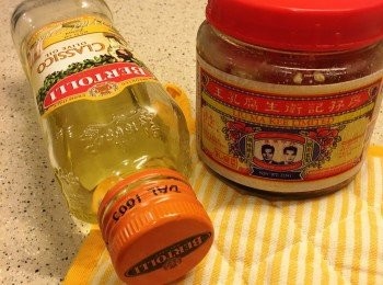 step4: 少不了的孖寶，就是健康的橄欖油及有名的腐乳！