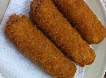 step4: 盛起吸乾油分擠上個人喜歡的醬料即可。