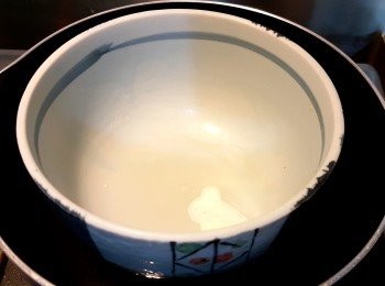 step5: 再將已泡軟的吉利丁片隔水加熱至融化