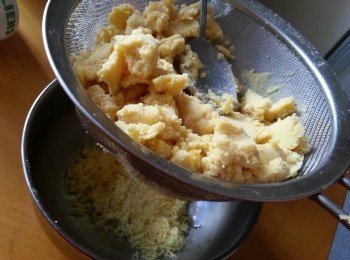 step4: 將已經打碎的綠豆過篩