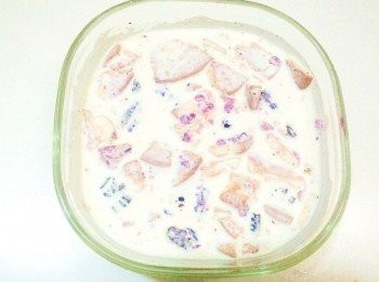 step3: 全部攪拌一下,（但也不要過度攪拌,才會有層次感出來） 放入冷凍庫讓它凝固後即完成.