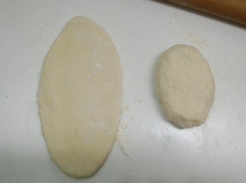 step3: 在將麵皮桿開,整成自己喜歡的型