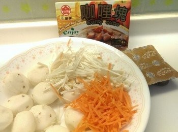 step1: 把胡蘿蔔及金針菇切絲,茡薺刨皮備用