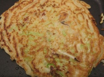 step5: 當燒餅煎到金黃時反面, Bruno機轉中火蓋蓋烹調約8至10分鐘。