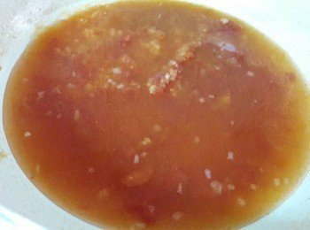 step5: 加入一罐清水煮滾 , 再煮五分鐘