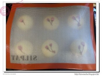 step9: 兩個焗盤重疊, 一起放入已預熱的焗爐, 180度焗12-13分鐘。