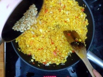 step7: 最後下松子炒勻剩起待涼備用